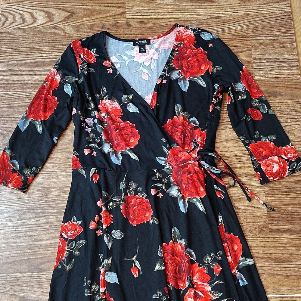 A. Byer Ladies V-Neck Floral Dress, X-Large, Black and Roses Floral Dress - Picture 2 of 7